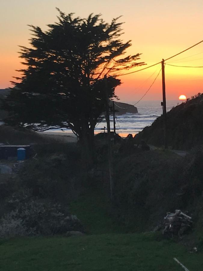 Tides Reach, Deluxe Shepherds Hut 1, 100M From The Beach Saint Merryn Exterior photo
