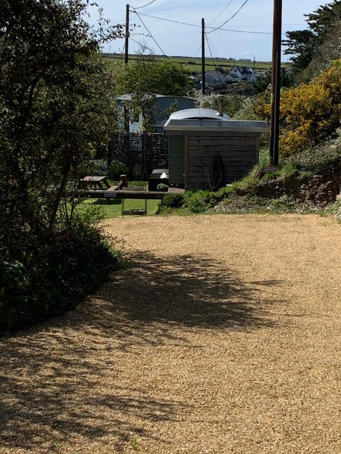 Tides Reach, Deluxe Shepherds Hut 1, 100M From The Beach Saint Merryn Exterior photo